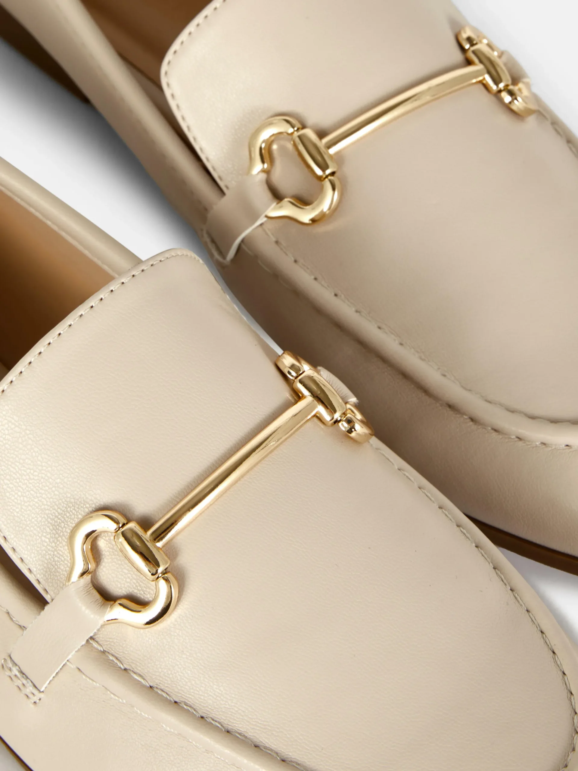 Flache Schuhe|Primark Kunstleder-Loafer Mit Trensenverzierung Ecrufarben