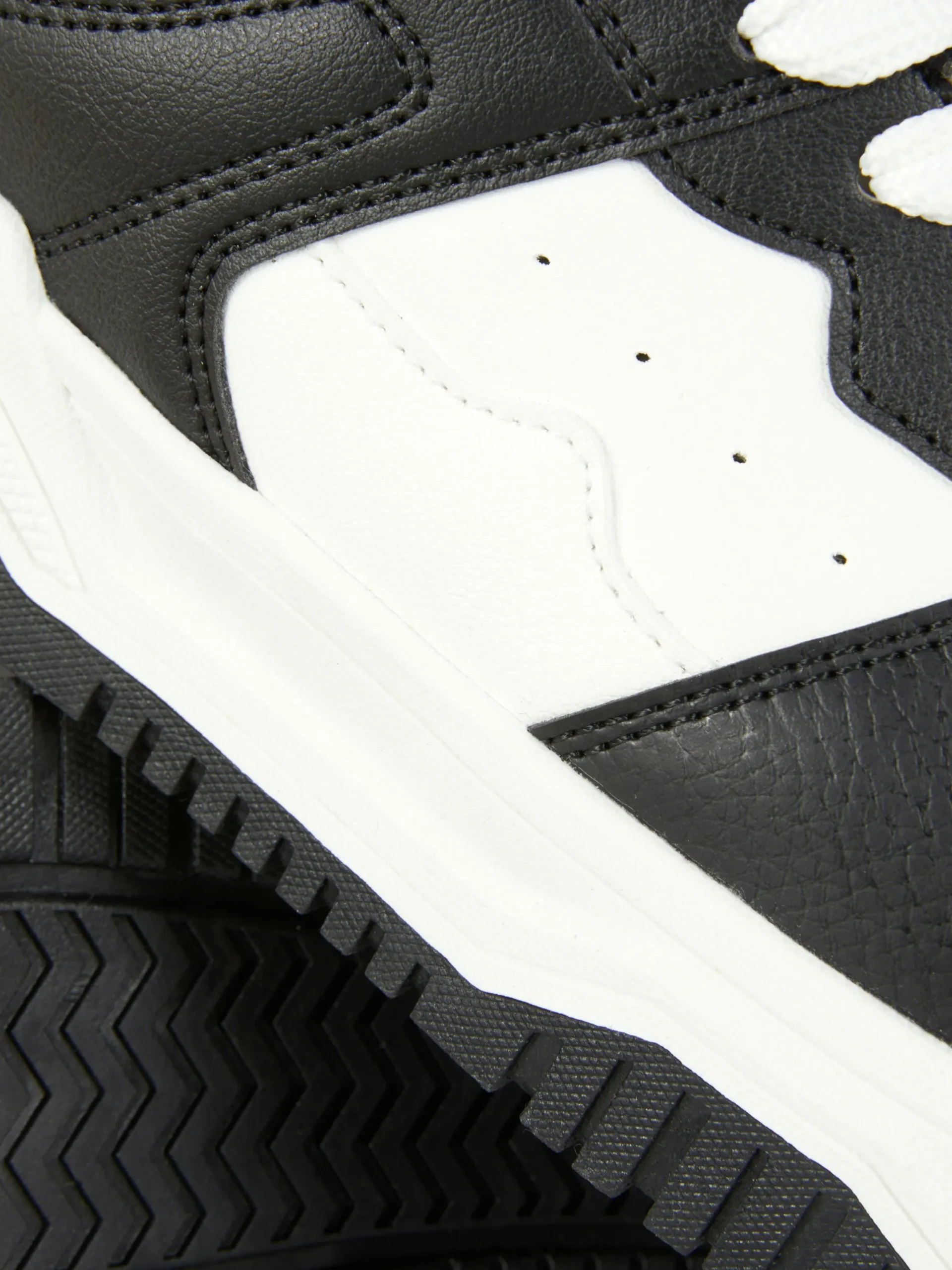 Sneakers|Primark Schnürsneaker Mit Kontrasteinsätzen Schwarz/Weiß